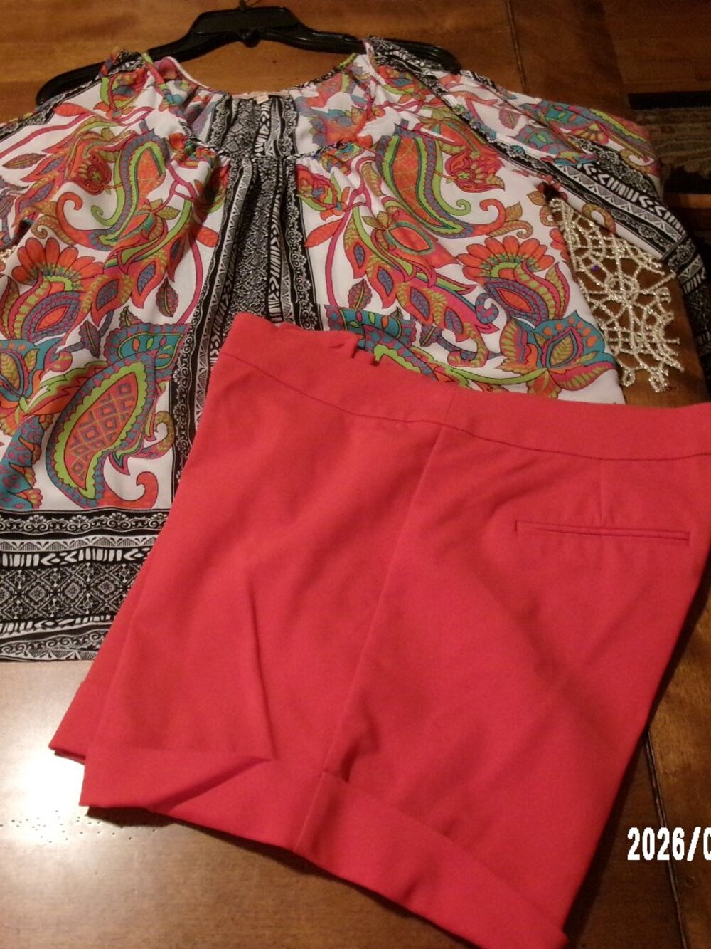 2 pc Gibson Latimer Women's Cold Shoulder Top Tropical MEDIUM & Red Shorts Sz 12